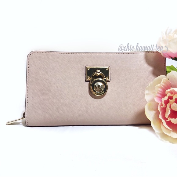 Michael Kors Handbags - Michael Kors Hamilton Traveler Wallet